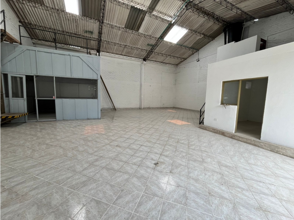 ¡Descubre esta joya! Bodega ubicado en Salado - 5