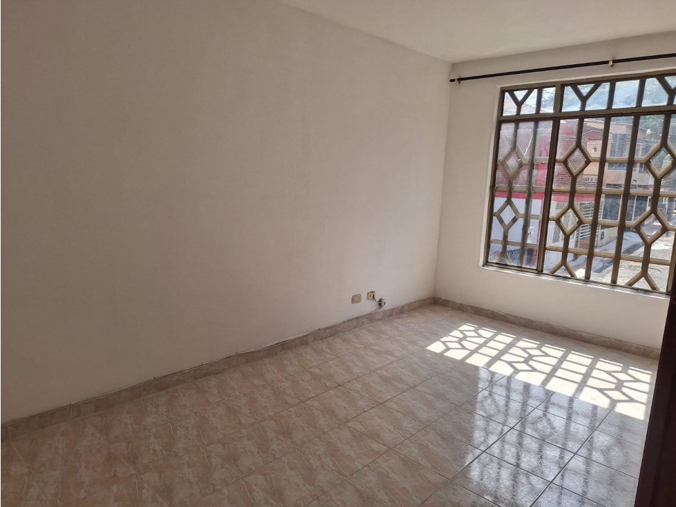 ¡InversiÃ³n imperdible! Casa disponible en Parrales — foto 2