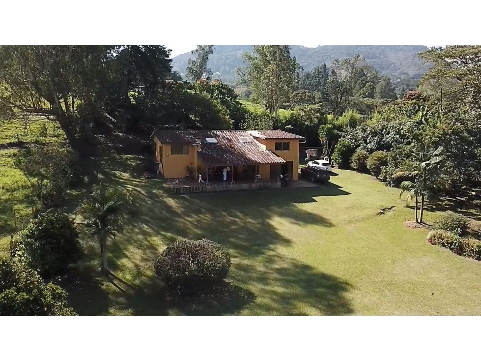 FINCA CON ESPECTACULAR LOTE EN CABECERAS
