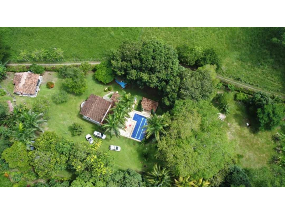 FINCA SANTA FE DE ANTIOQUIA CON ESPECTACULAR LOTE
