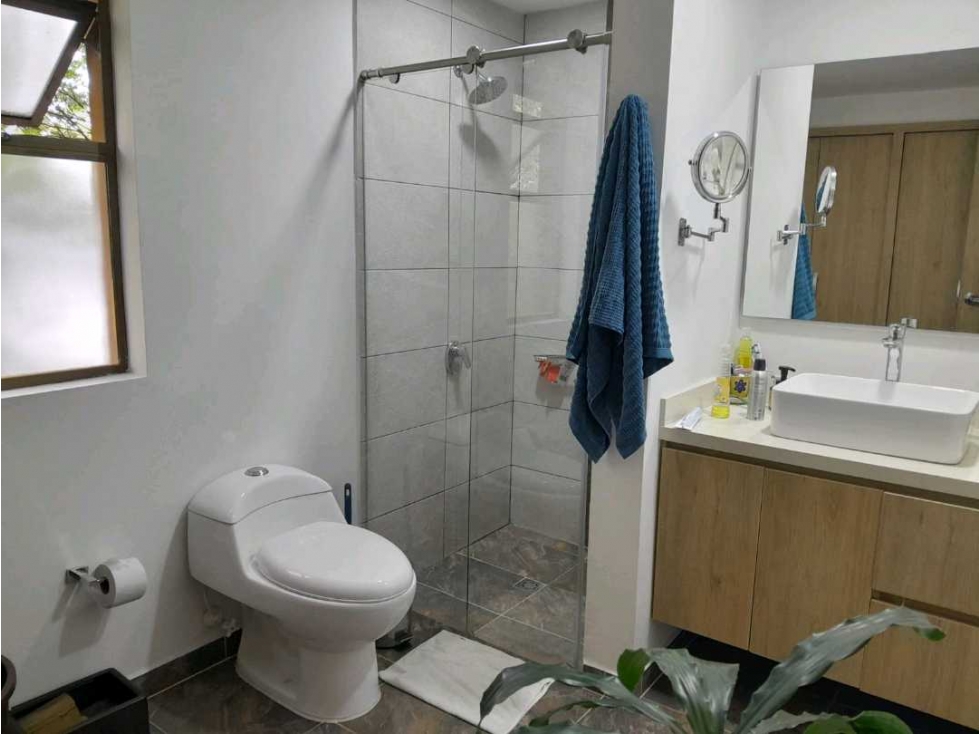 TRIPLEX MODERNIZADO EN LA FRONTERA RODEADO DE VERDE — foto 2