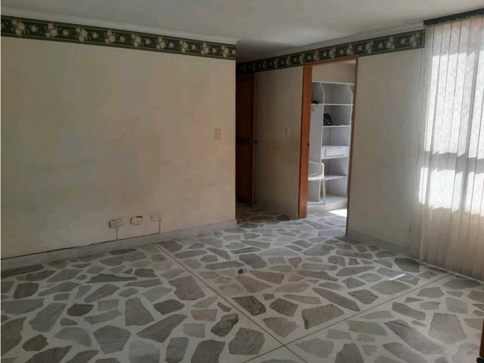 APARTAMENTO OARA REMODELAR EN LAURELES