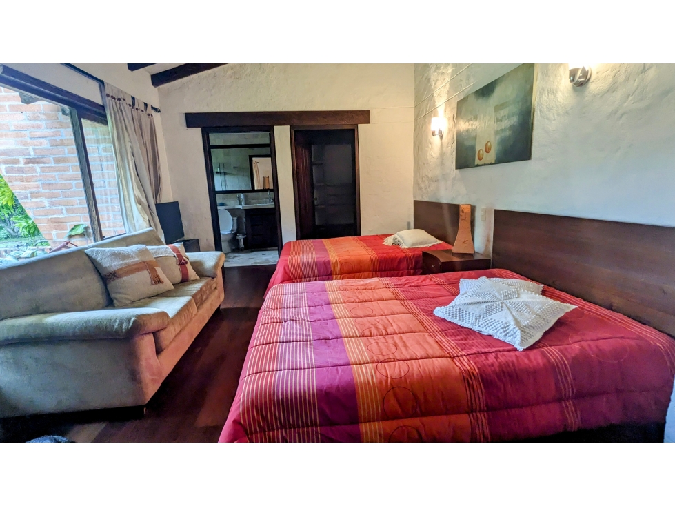 CASA CON SUPER LOTE EN LLANOGRANDE CON VISTA Y PESEBRERAS — foto 4