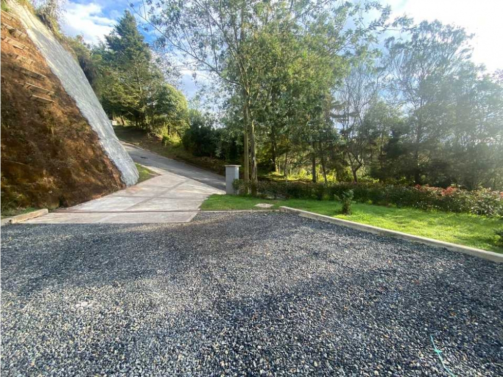 HERMOSA CASA SEMINUEVA EN EL ALTO DEL ESCOBERO — foto 4