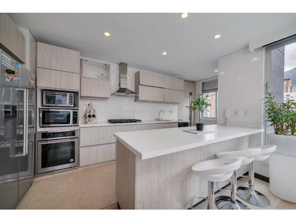 APARTAMENTO DE LUJO SECTOR CASTROPOL — foto 3