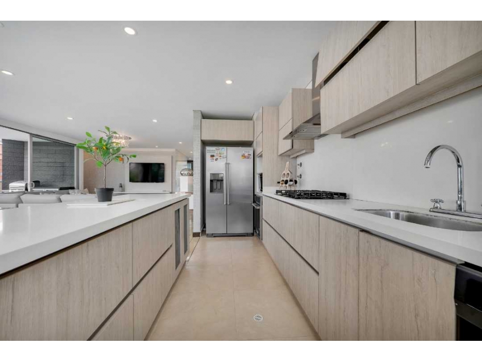 APARTAMENTO DE LUJO SECTOR CASTROPOL — foto 4