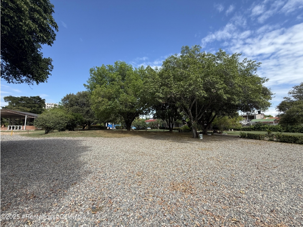 Hotel en Ricaurte (Cundinamarca) RAH CO: 26-105 - 4
