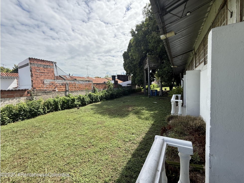 Hotel en Ricaurte (Cundinamarca) RAH CO: 26-105 - 6