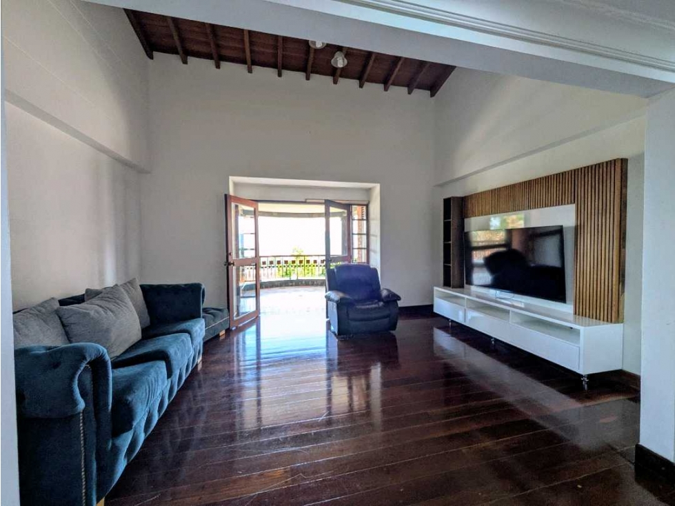 CASA CLASICA EN LA CALERA CON HERMOSA VISTA — foto 4