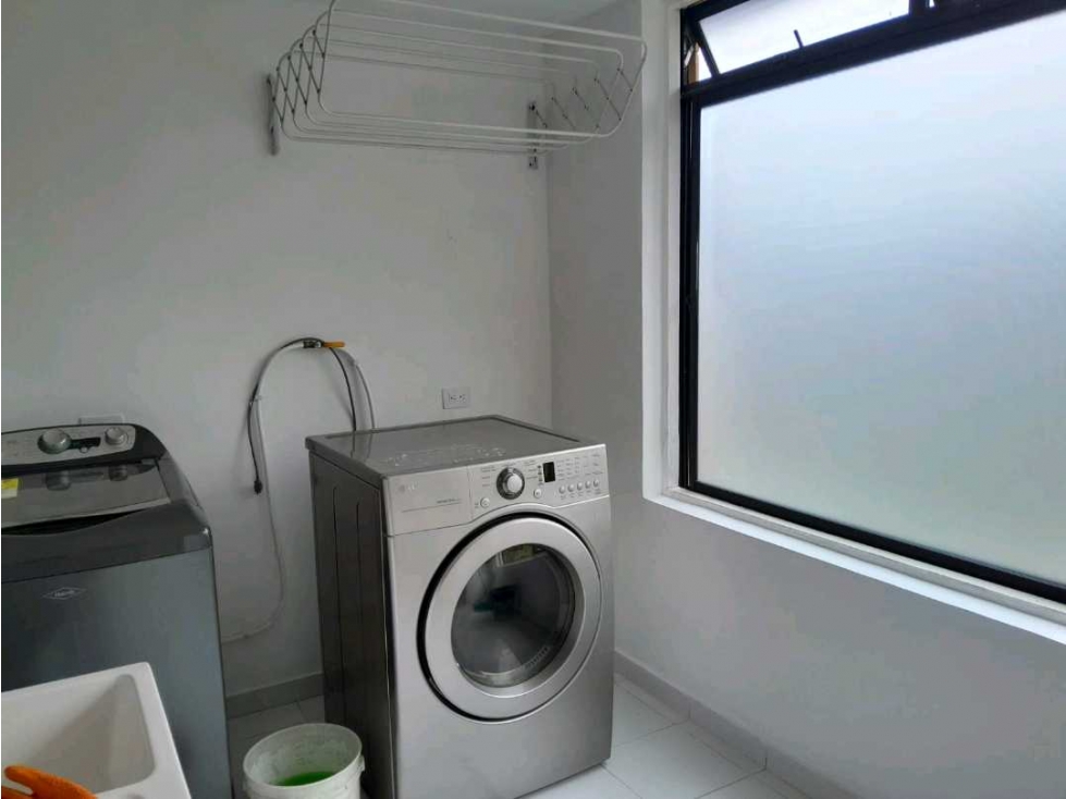 TRIPLEX MODERNIZADO EN LA FRONTERA RODEADO DE VERDE — foto 5