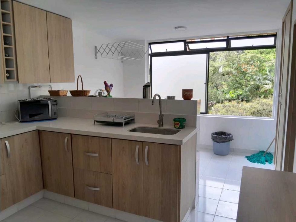 TRIPLEX MODERNIZADO EN LA FRONTERA RODEADO DE VERDE — foto 6