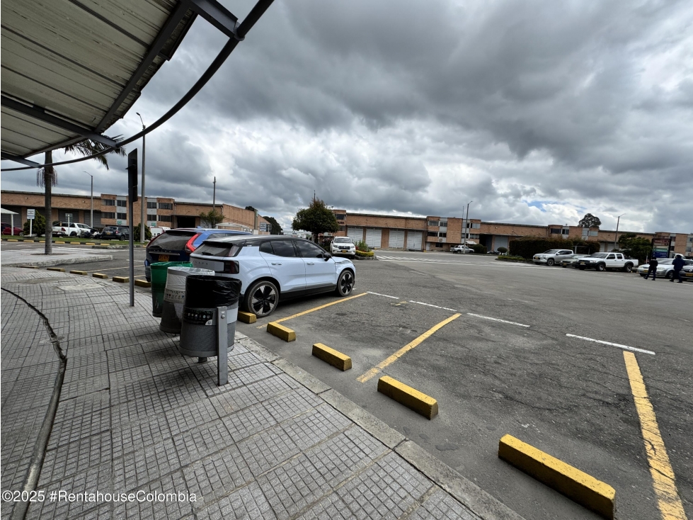 Local Comercial en Cota (Cundinamarca) RAH CO: 25-1701 - 4