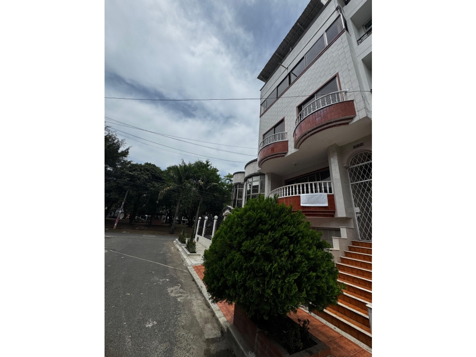 VENDO CASA UNIF. DE 5 NIV CIUDAD 2000 + PISCINA + JACUZZI(FG)10321592 — foto 3