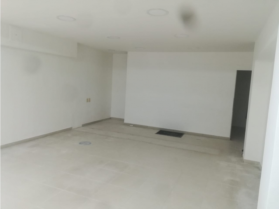 ALQUILO LOCAL COMERCIAL 60M2 AV. ESTACIÓN CON AV. 6TA N. Y 6TA AN