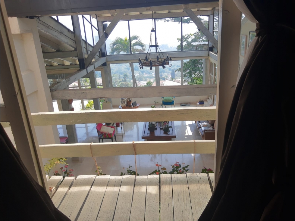 ARROYOALTO HERMOSA CASA SUPER REMODELA UNA VISTA PANORAMICA ESTUPENDA