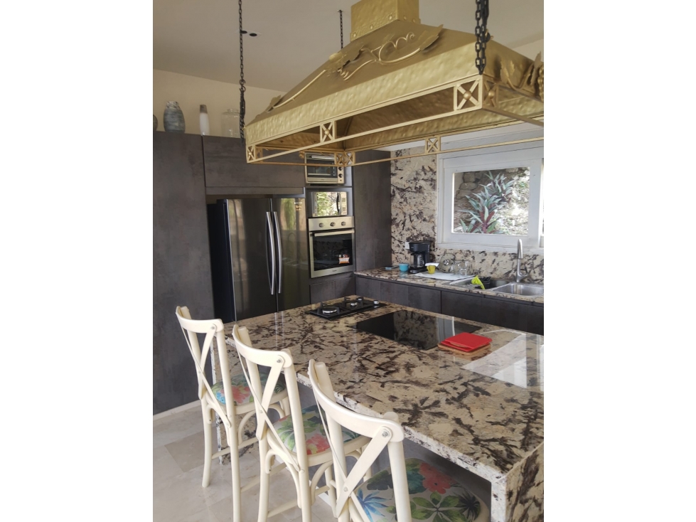 ARROYOALTO HERMOSA CASA SUPER REMODELA UNA VISTA PANORAMICA ESTUPENDA — foto 4