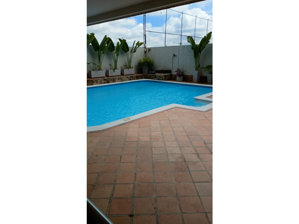 APARTAMENTO LOMAS DE MENGA 144 m2. TRANQUILO JARDÍN NIÑOS, MASCOTAS