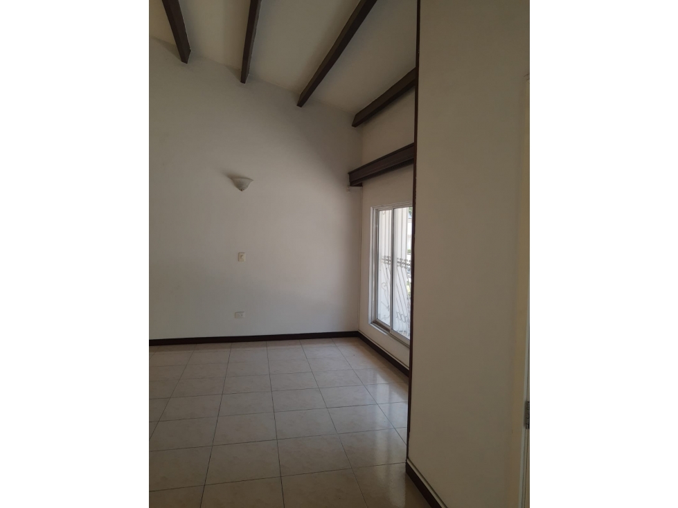 EN LA FLORA , EXTRAORDINARIA CASA PRECIO DE OPORTUNIDAD NORTE DE CALI — foto 2