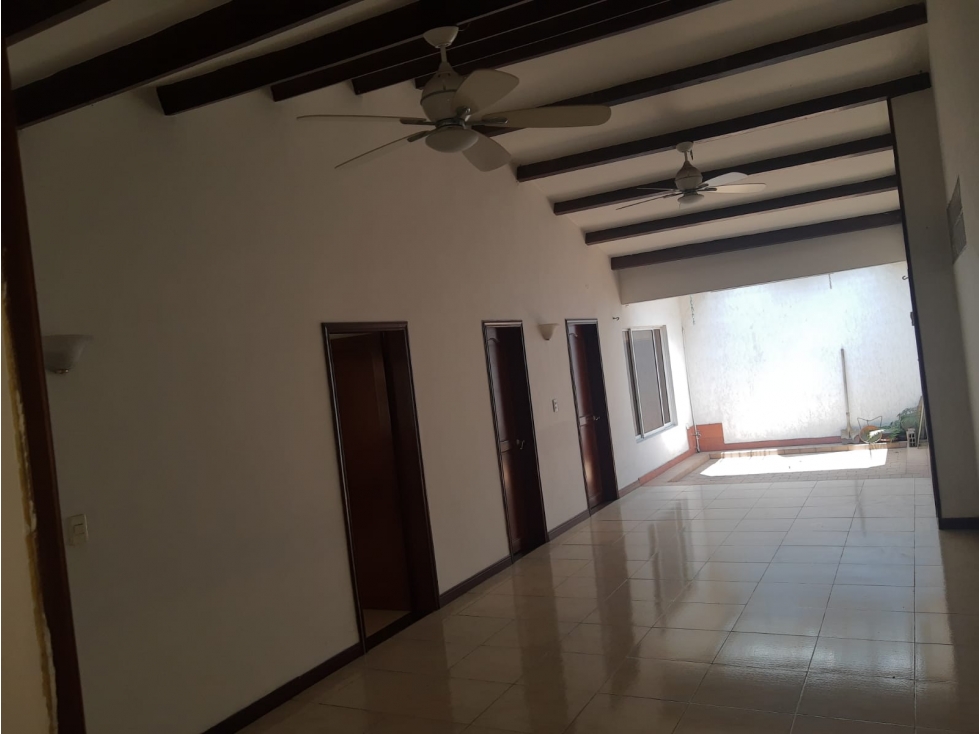 EN LA FLORA , EXTRAORDINARIA CASA PRECIO DE OPORTUNIDAD NORTE DE CALI — foto 3