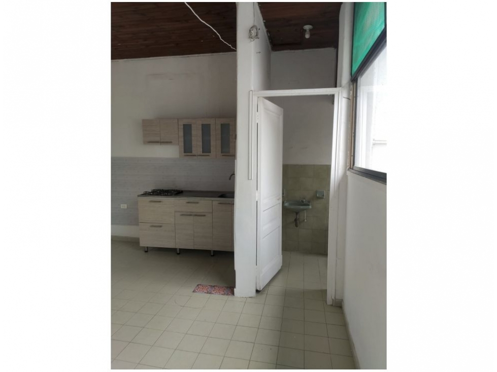 GRANADA COMERCIAL UNA CASA — foto 5