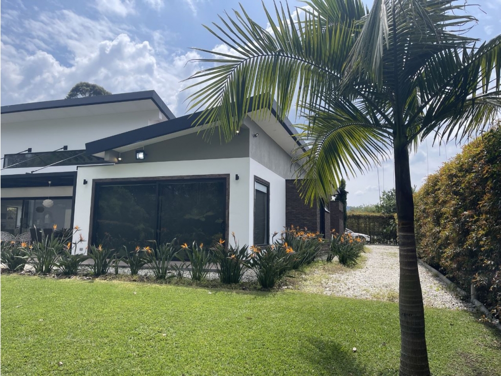 CASA CAMPESTRE EN LLANOGRANDE, MILLA DE ORO, EN UNIDAD CERRADA — foto 2