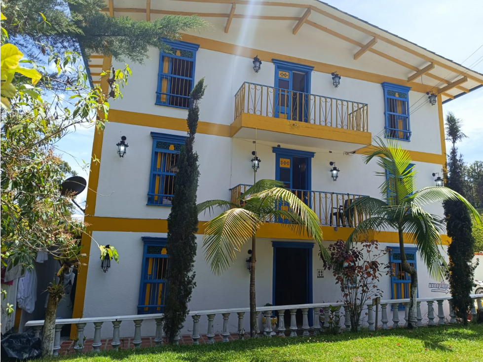 VENTA CASA HOTEL EN GUATAPE, CERCA AL MALECON - 1