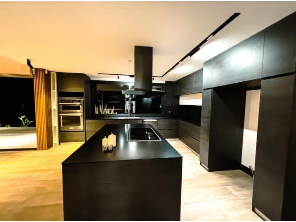 VENTA CASA CAMPESTRE EN ENVIGADO, EL ESCOBERO