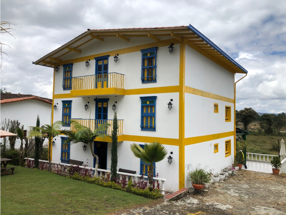 VENTA CASA HOTEL EN GUATAPE, CERCA AL MALECON - 2