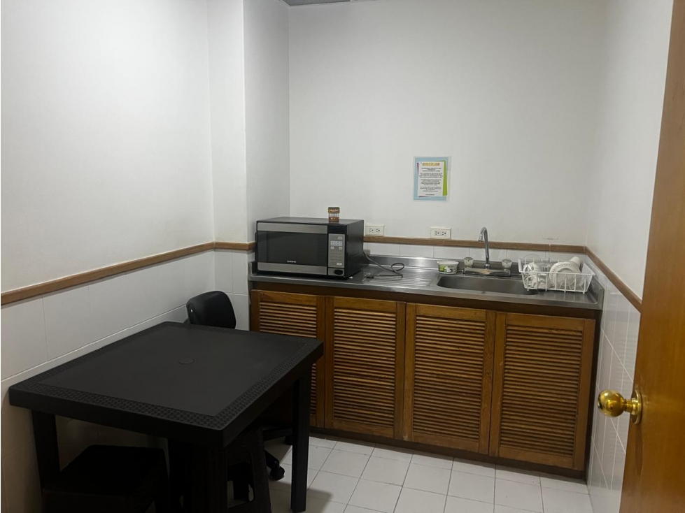 VENTA OFICINA EN LA MILLA DE ORO, EL POBLADO, MEDELLIN - 2