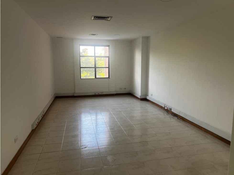 VENTA OFICINA EN LA MILLA DE ORO, EL POBLADO, MEDELLIN - 3