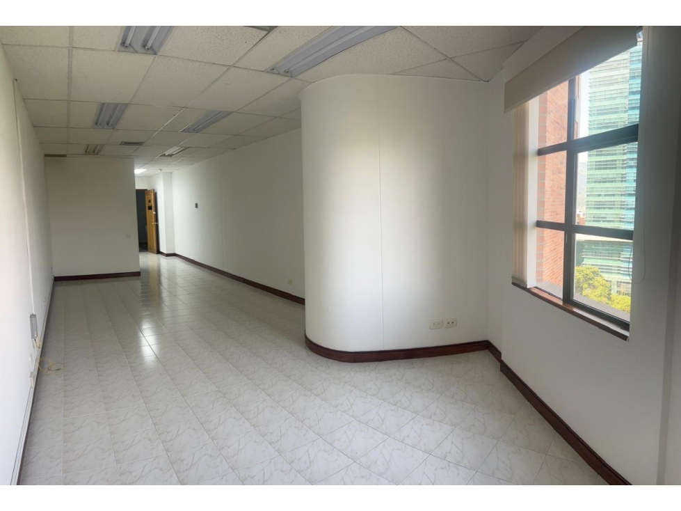 VENTA OFICINA EN LA MILLA DE ORO, EL POBLADO, MEDELLIN - 4