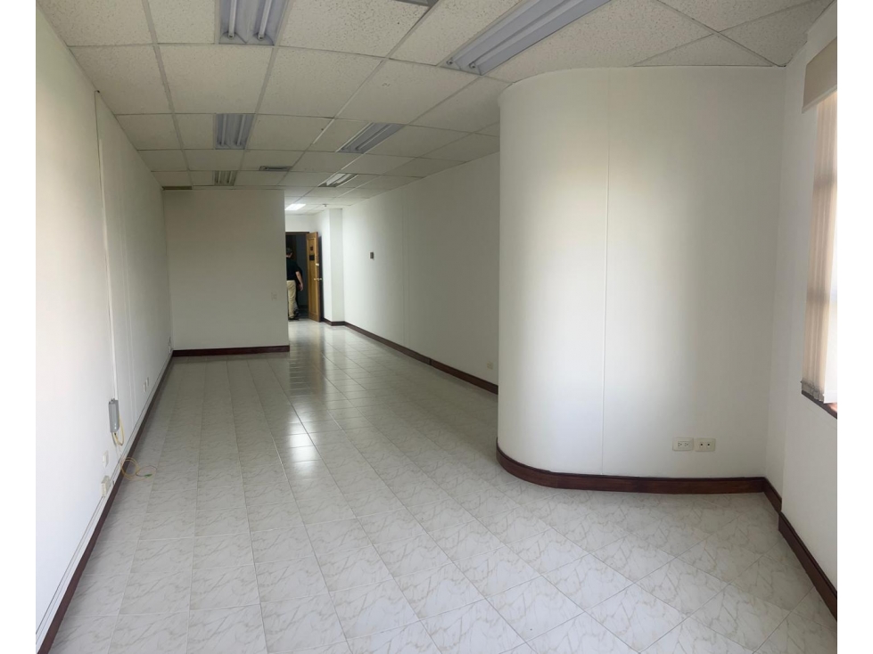 VENTA OFICINA EN LA MILLA DE ORO, EL POBLADO, MEDELLIN - 5