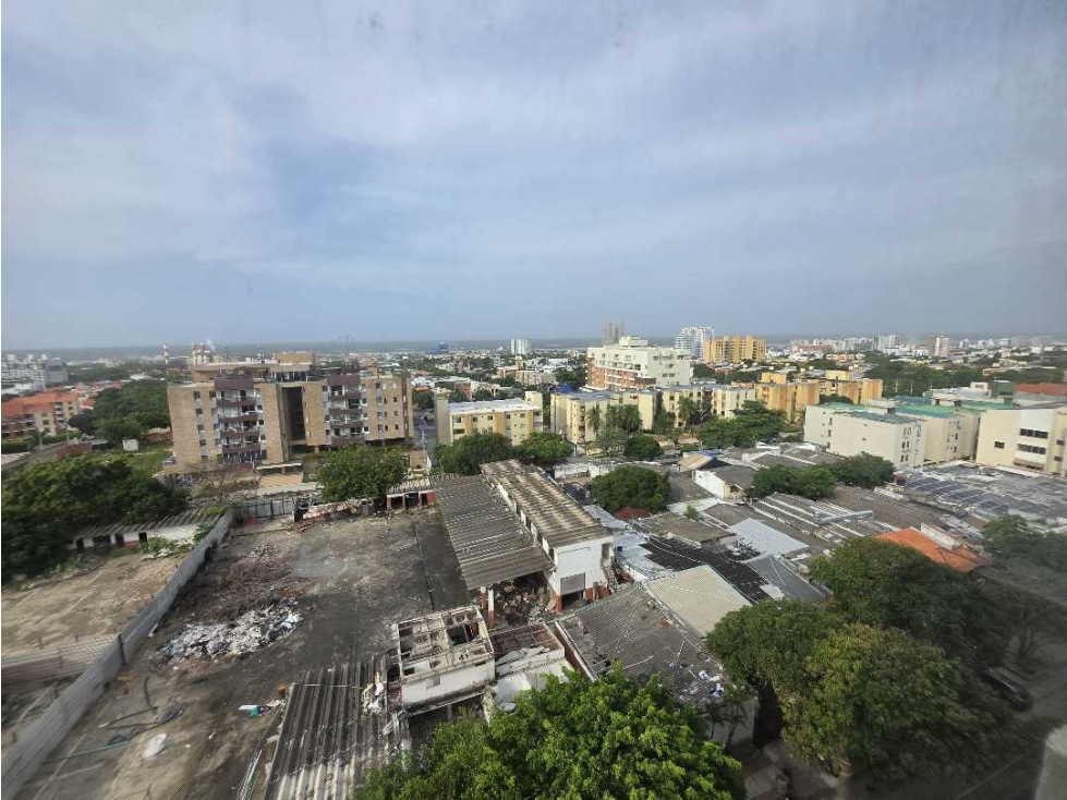 Apartamento en BARRANQUILLA Amoblado Iluminado piso alto vista sombra — foto 2