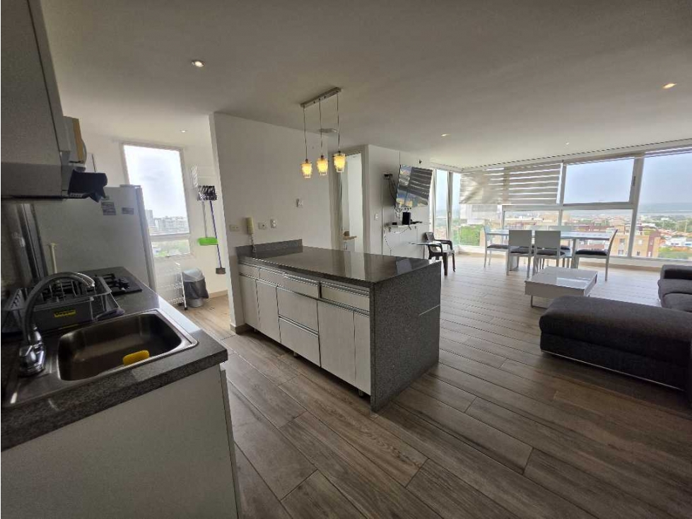 Apartamento en BARRANQUILLA Amoblado Iluminado piso alto vista sombra — foto 3
