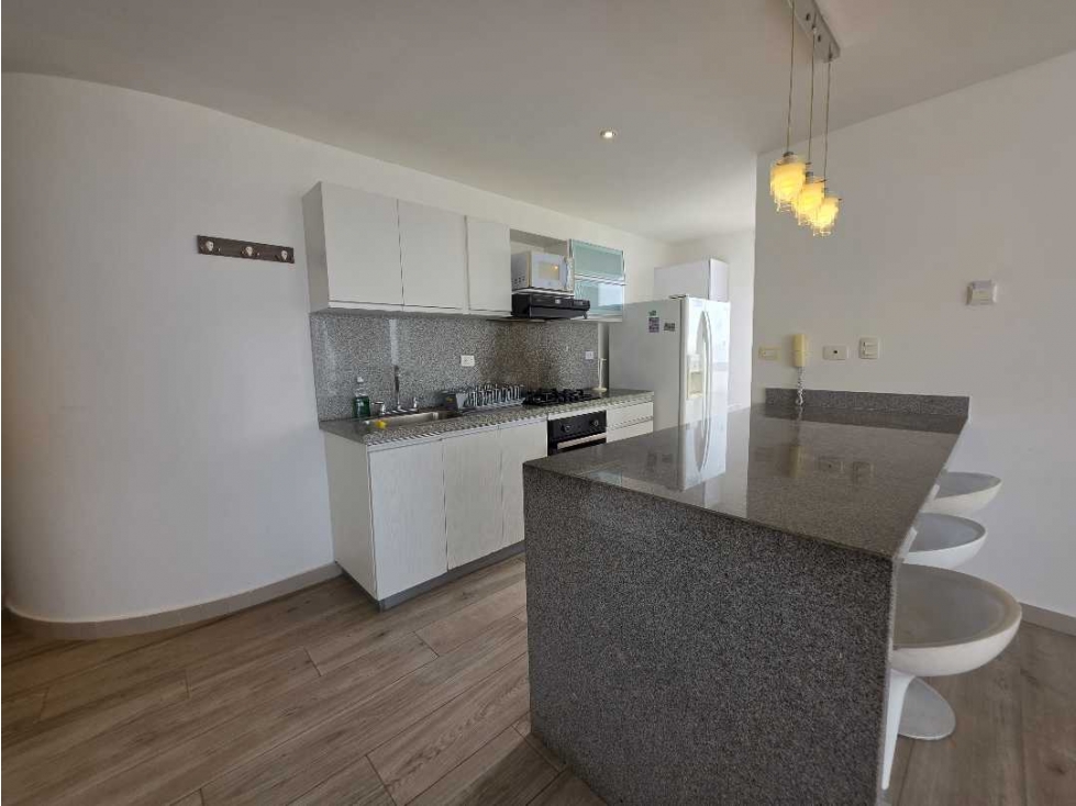 Apartamento en BARRANQUILLA Amoblado Iluminado piso alto vista sombra — foto 5