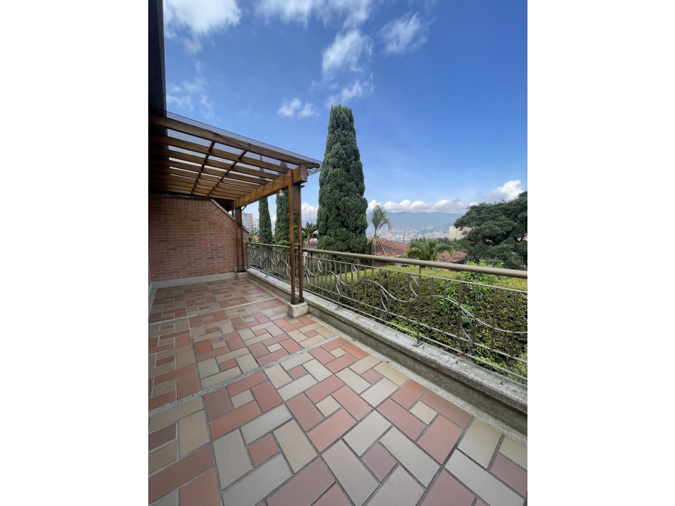 CASA DE 2 NIVELES PARA LA VENTA, ENVIGADO, LOMA DE BENEDICTINOS