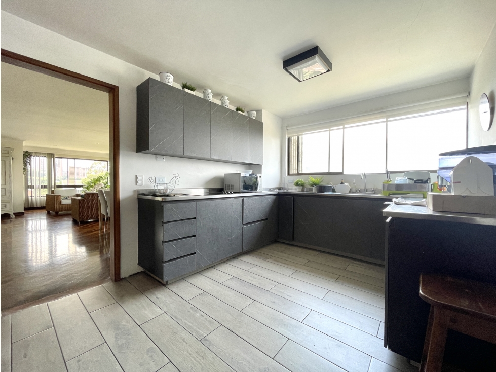 APARTAMENTO POBLADO, EL TESORO, EN VENTA, VISTA A VERDE, CALLE CERRADA — foto 3