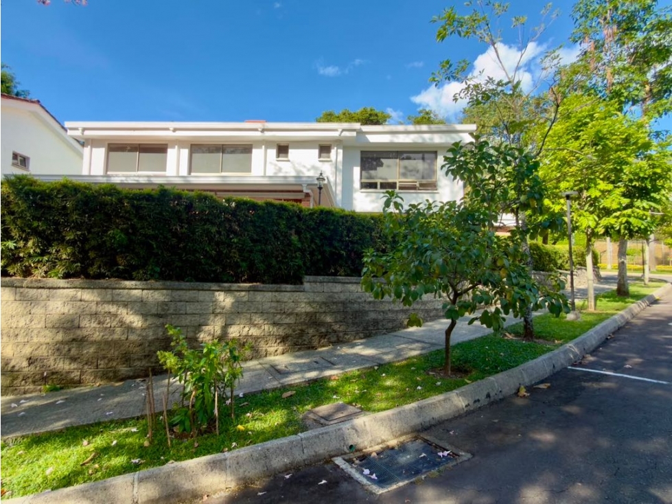 CASA NO ADOSADA, DE 2 NIVELES, LOMA DE BENEDICTINOS, ENVIGADO — foto 3