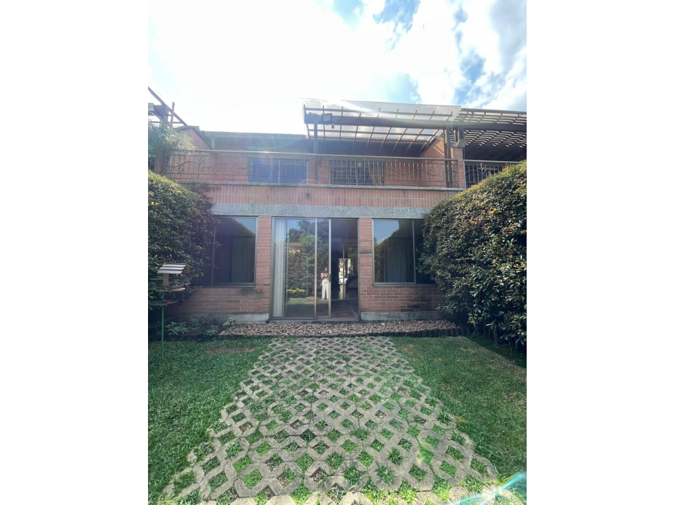 CASA DE 2 NIVELES PARA LA VENTA, ENVIGADO, LOMA DE BENEDICTINOS — foto 2