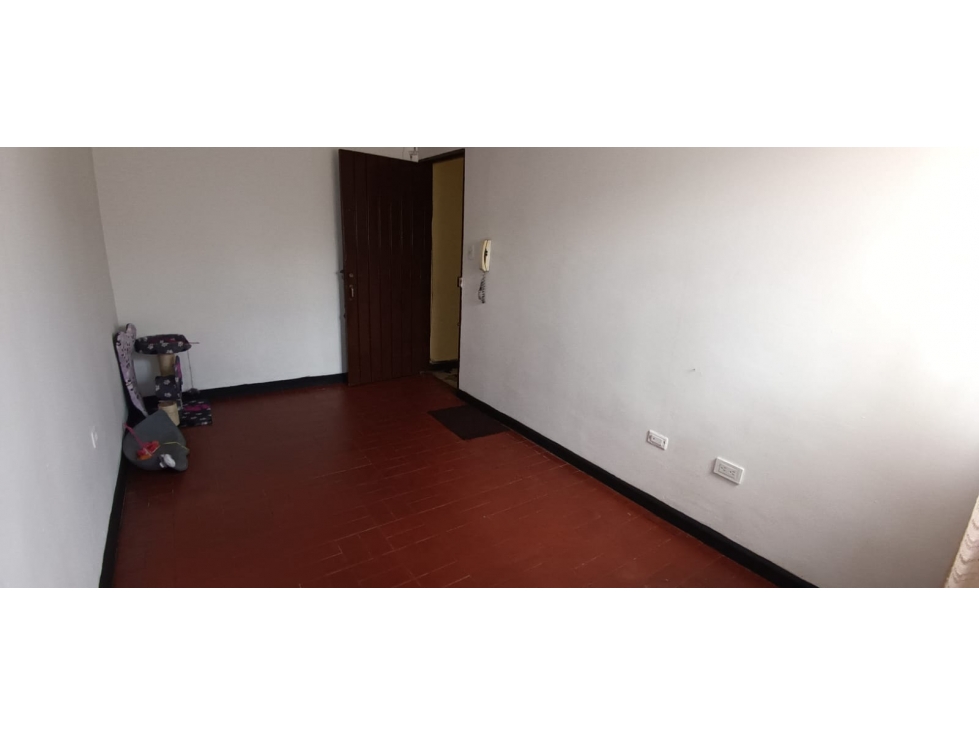 VENTA DE CASA MULTIFAMILIAR CON LOCAL BARRIO BRETAÑA-YY-10359409 — foto 4