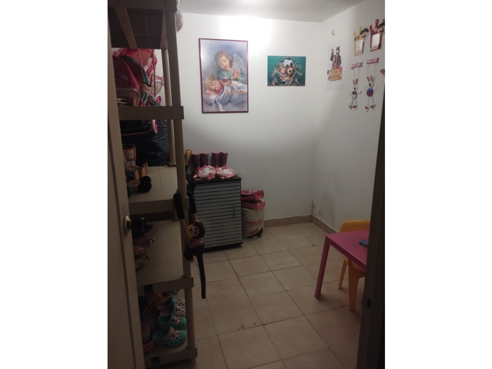Casa de 3 pisos con 3 apartamentos independientes en Floralia, Cali DM