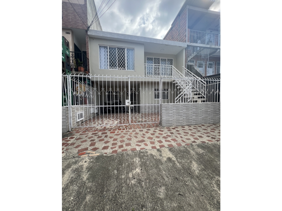VENTA DE CASA BIFAMILIAR SUR CENTRAL, B/EL GUABAL-YY-9812843