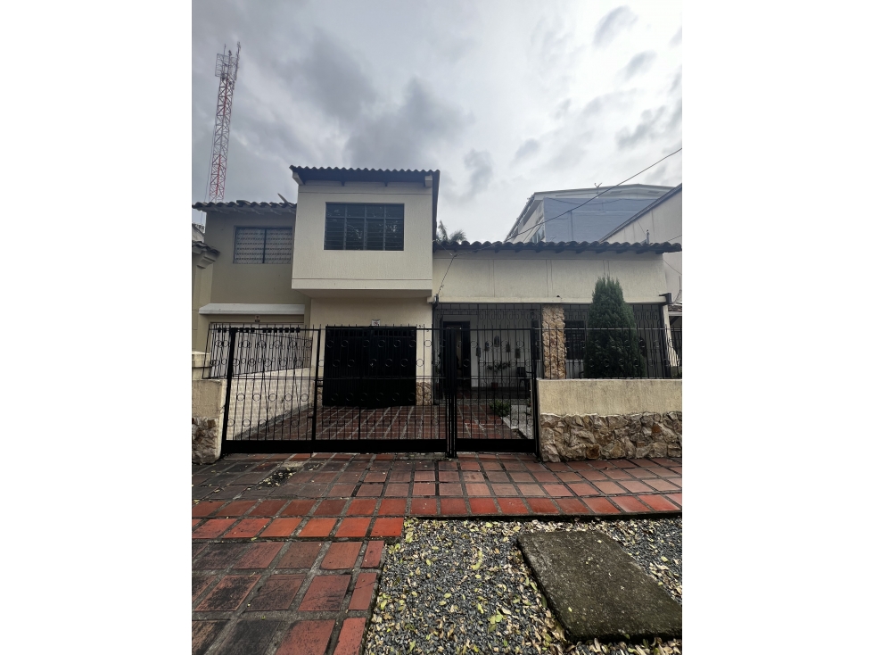 VENTA DE CASA AL SUR DE CALI, BARRIO SAN FERNANDO -YY-9689787.