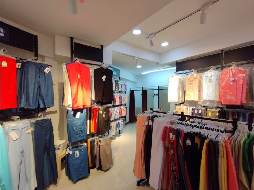 SE VENDE LOCAL COMERCIAL EN COSMOCENTRO - YP - 6439992 - 6