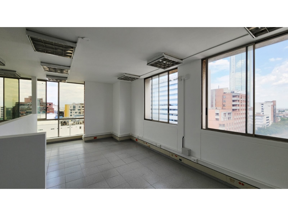 Oficina en venta de 136 m² Núcleo Profesional CALI DM10192504 - 2