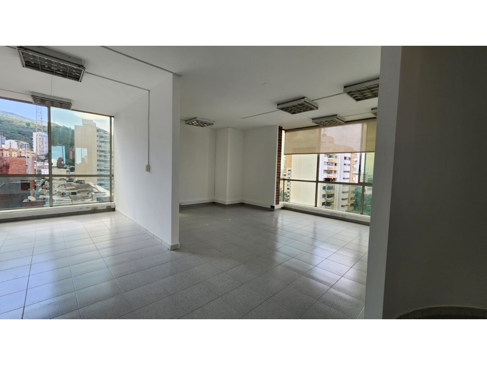 Oficina en venta de 136 m² Núcleo Profesional CALI DM10192504 - 4
