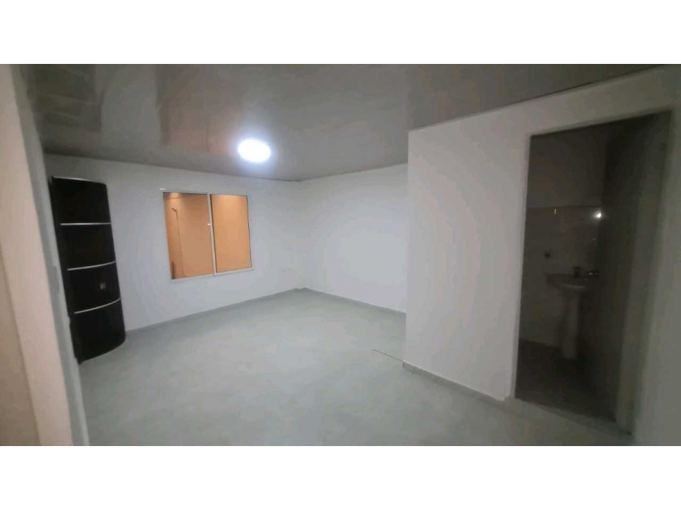 SE VENDE BODEGA AVENIDA VASQUEZ COBO XU 10020884 - 3