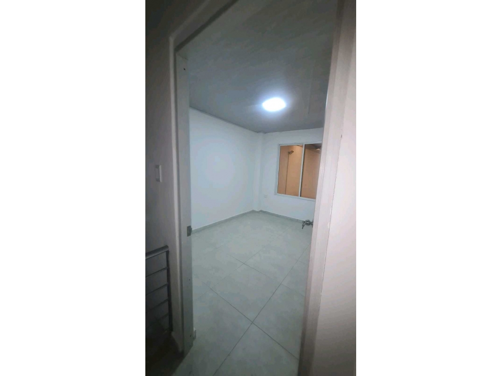 SE VENDE BODEGA AVENIDA VASQUEZ COBO XU 10020884 - 6