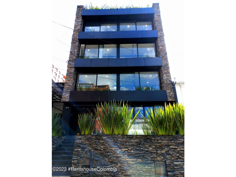 Edificio en Bogotá (Bogota D.C.) RAH CO: 26-815