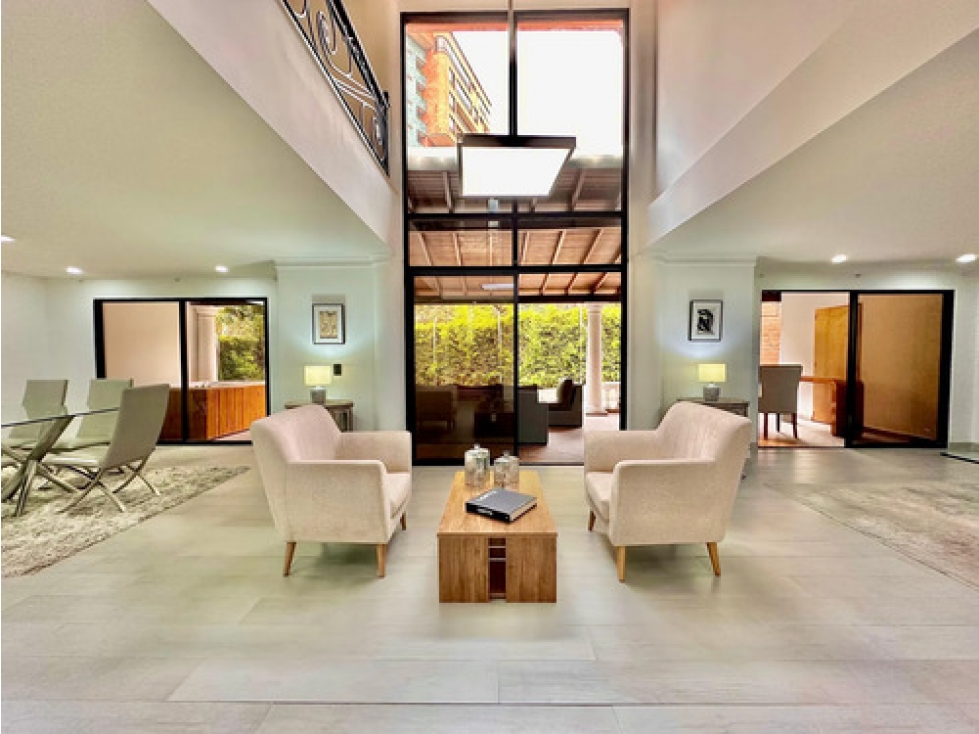 Casa en arriendo Altos del Poblado 330 m², 5 hab, Marymount
